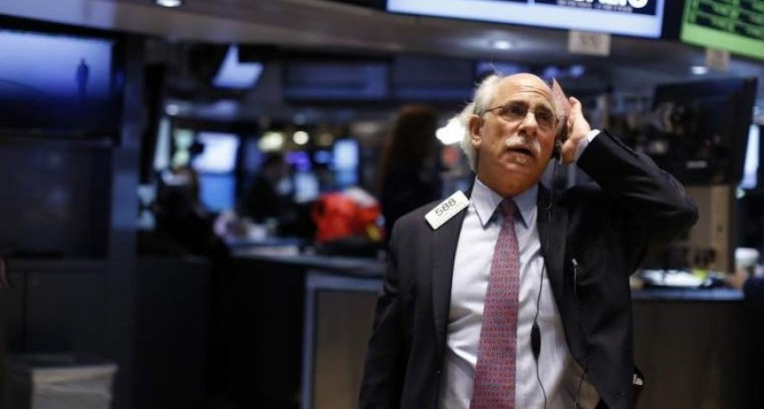 Wall Street cerro menos 2,2% y la Bolsa Argentina en caìda