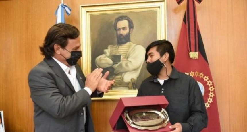 El Gobernador recibiò al estudiante wichi