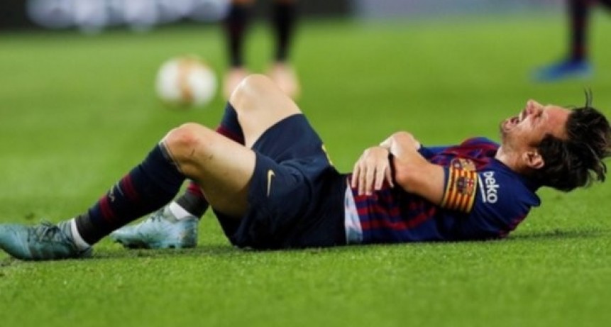 Messi se fracturó el codo derecho y lo deja 3 semanas sin jugar Messi se fracturó el codo derecho y lo deja 3 semanas sin jugar