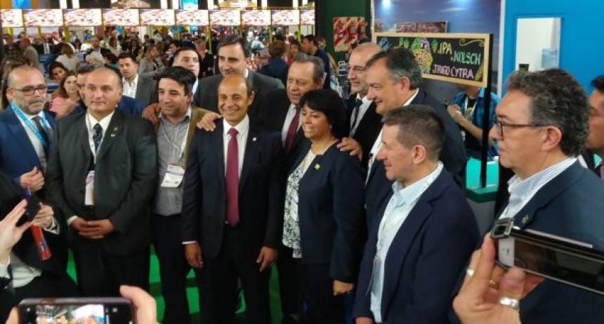  Gustavo Santos:El turismo deja 15 mil millones de dólares por año