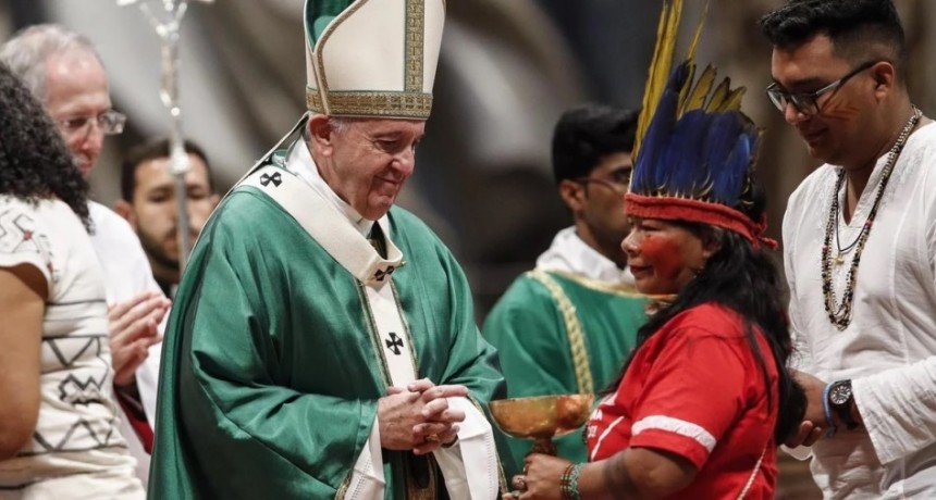 El papa Francisco abrió el sínodo de obispos 