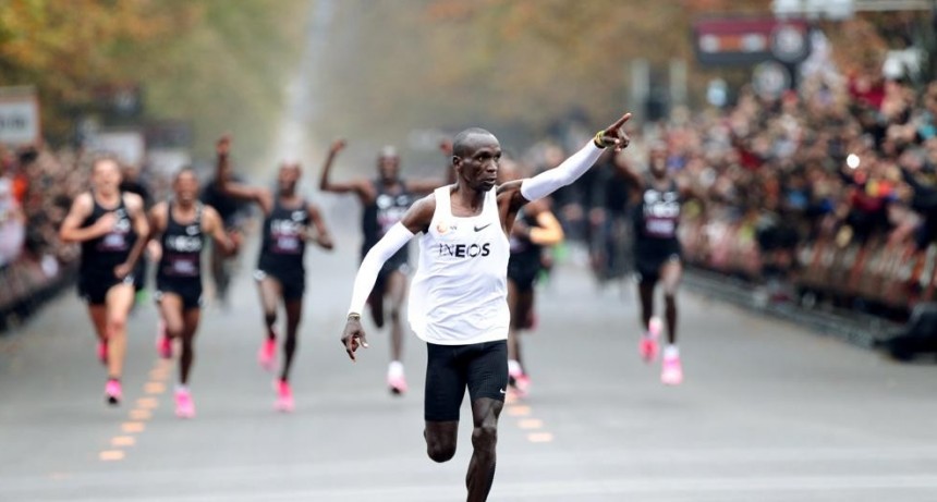 Kipchoge rompe las dos horas Kipchoge rompe las dos horas