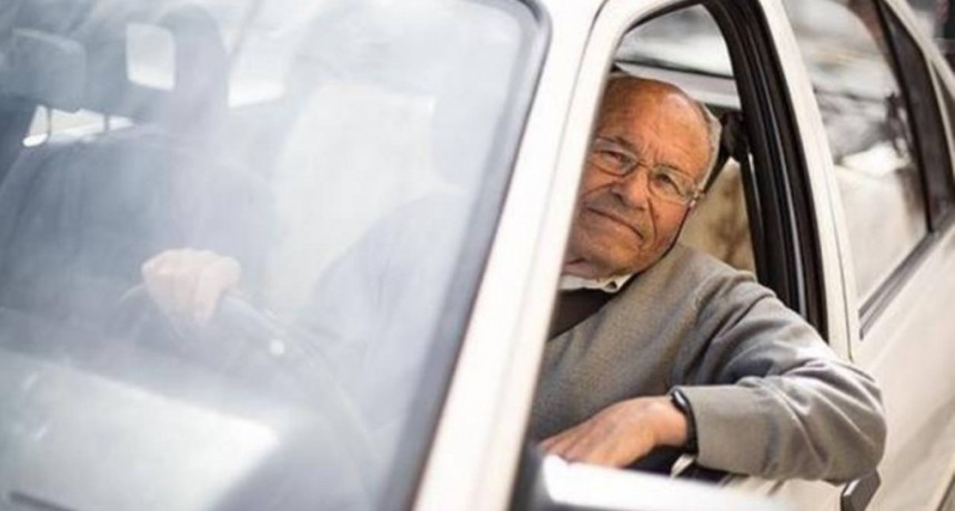 ¿Hay algún límite de edad para conducir en Argentina?