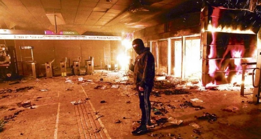 Chile decretó el estado de emergencia tras los daños que dejaron las protestas