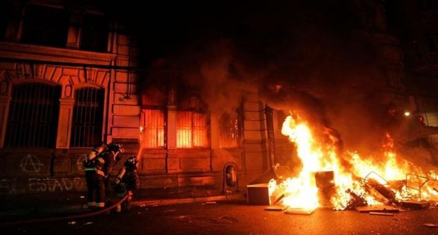 Continúa el caos en Chile y extienden estado de emergencia