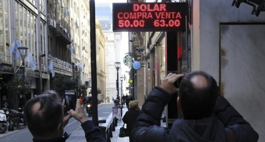 El dólar cerro a $62,37 por situaciones paralelas