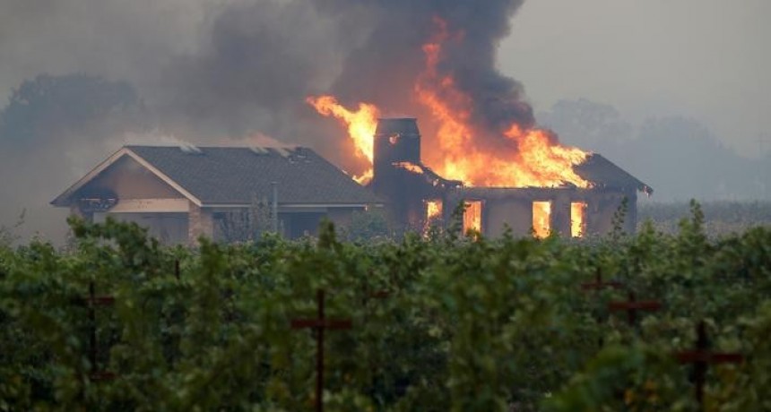 Más de 50.000 personas evacuadas por incendios en Estados Unidos
