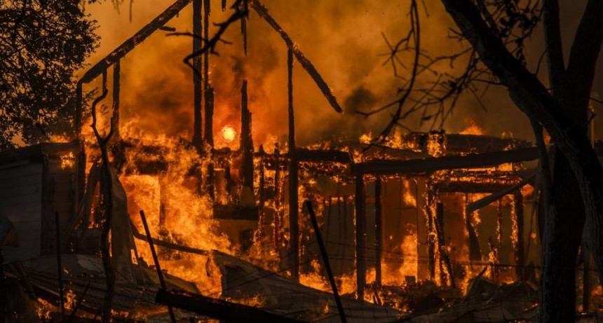 Los incendios de California dejan a 180.000 evacuados y un millón sin electricidad
