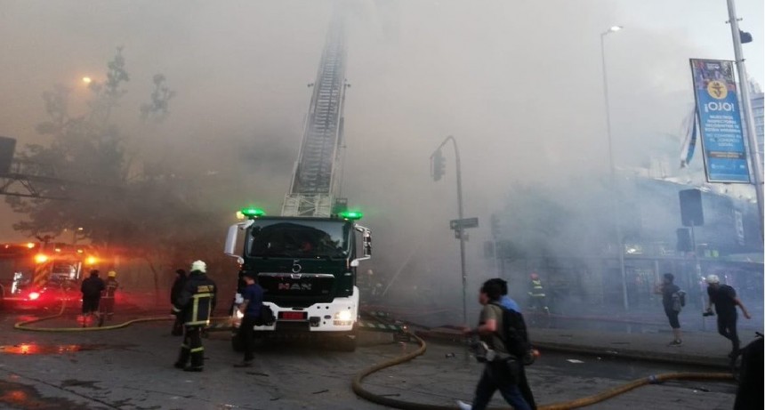 Incendio en el centro de Santiago de Chile 