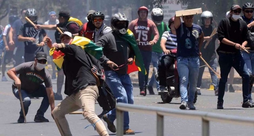  Siguen los enfrentamientos entre manifestantes en Bolivia