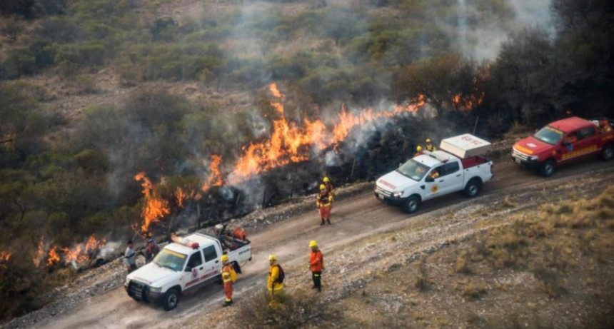 Los incendios de pastizales ya afectan a 14 provincias
