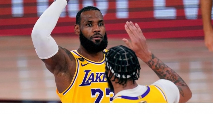 Los Angeles Lakers dominaron a Miami Heat