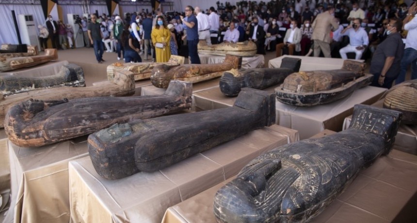 Egipto anuncia hallazgo de 59 sarcófagos cerca de Saqqara