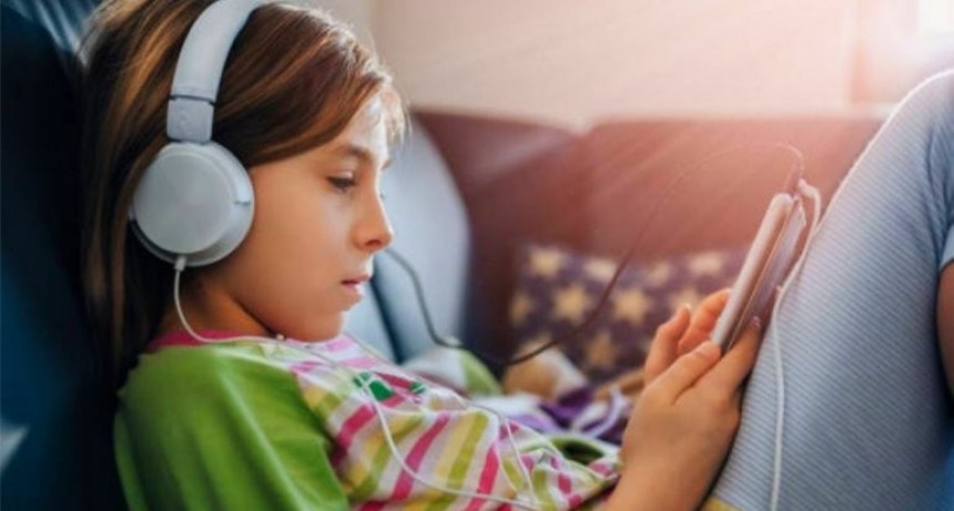 La exposición abusiva a los celulares puede generar aislamentos en los niños