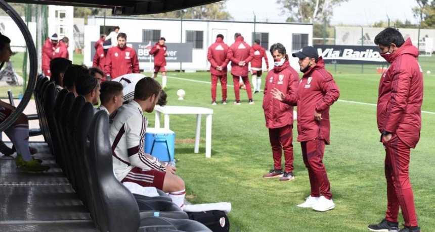 Gallardo trabaja con los marcadores centrales que jugaron en los amistosos 