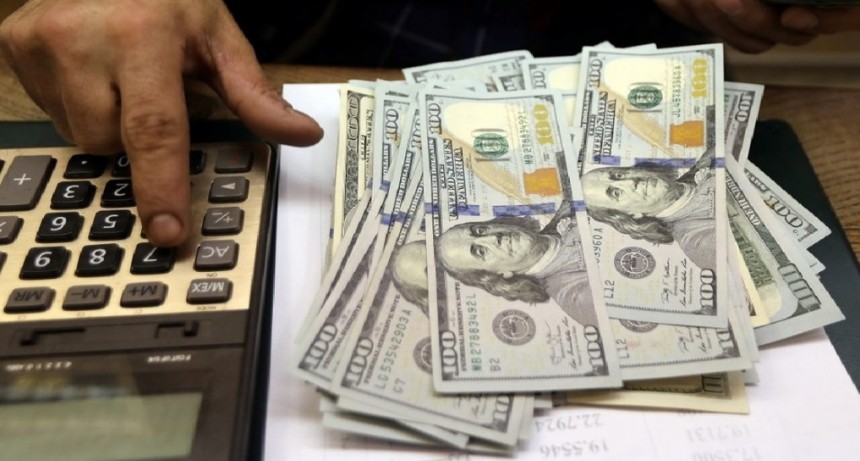 Empresas dejan de vender hasta que el dólar se calme