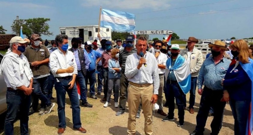  Luis Etchevehere denunció que una funcionaria nacional durmió en el campo usurpado por gente de Grabois