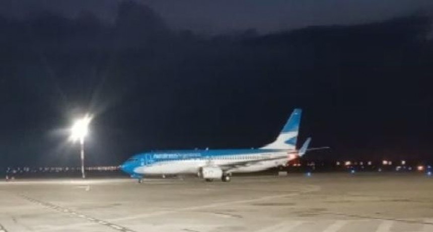 Llegó el primer vuelo con personas exceptuadas 