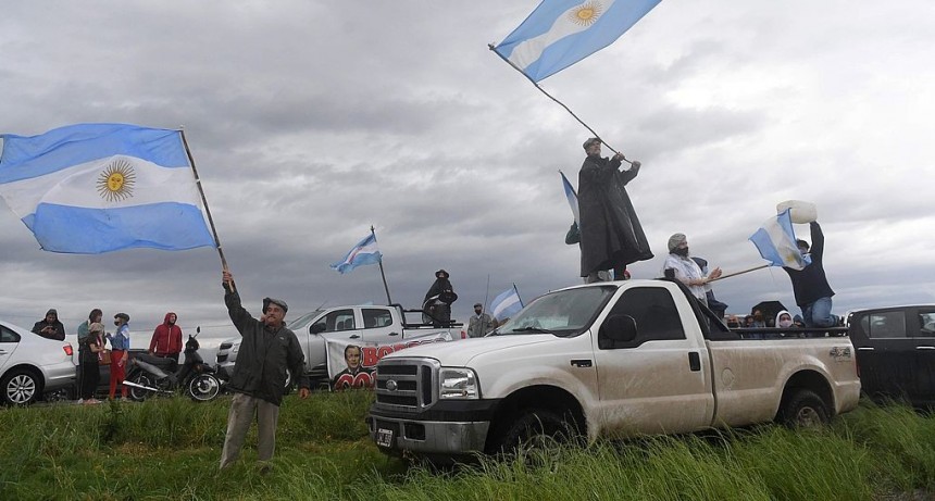 Banderazo en el campo de los Etchevehere