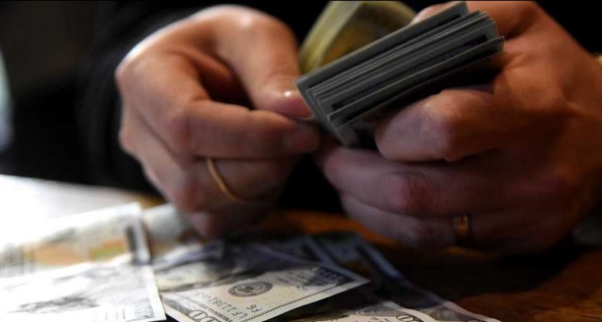 El dòlar blue se quedò en $190 el viernes cerró a $195
