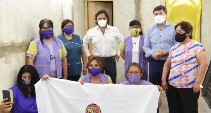 Sáenz y el ministro Arroyo visitaron el CPI de Villa Lavalle y la cooperativa Hilos de Juanita