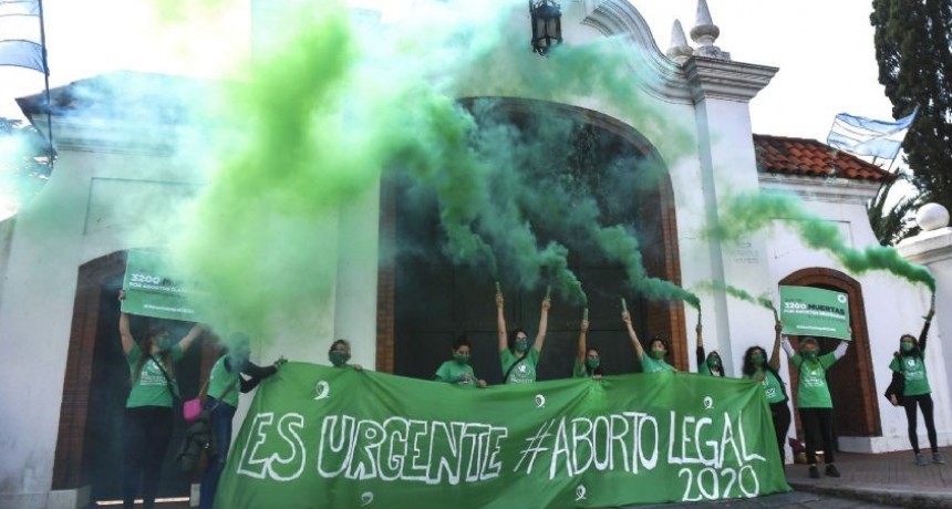 Protesta frente a la Quinta de Olivos en reclamo del aborto legal