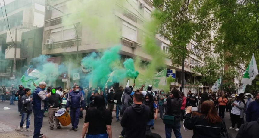 Incidentes en masiva protesta del Suoem en el centro de Córdoba