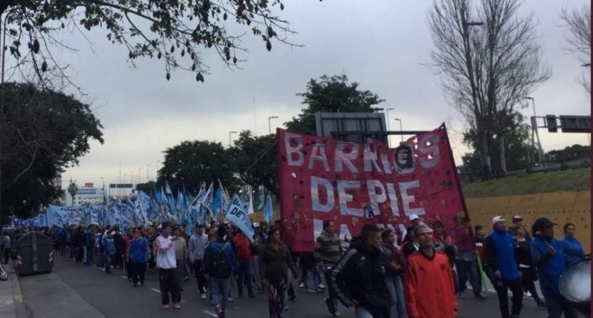 Los piqueteros se están instalados en Av. San Martín