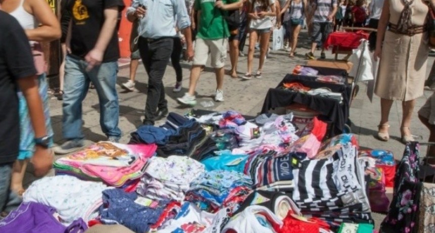Manteros regresan al parque autorizados