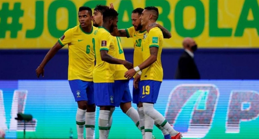 Brasil aplastó a un débil Uruguay