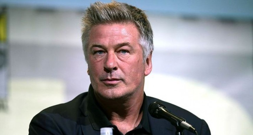 El actor Alec Baldwin disparo un arma y murió una mujer durante una filmación