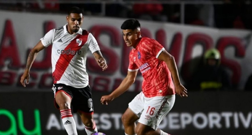 River goleo en La Paternal a Argentinos Juniors