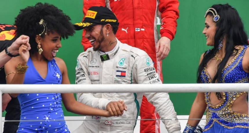 Hamilton obtiene su quinto título mundial con Mercedes Hamilton obtiene su quinto título mundial con Mercedes