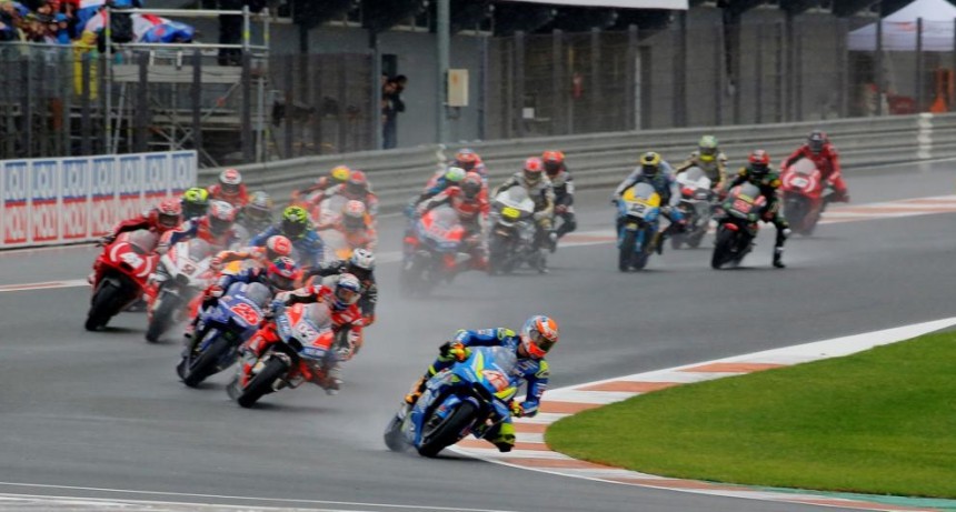Moto GP suspendido por lluvias en España Moto GP suspendido por lluvias en España