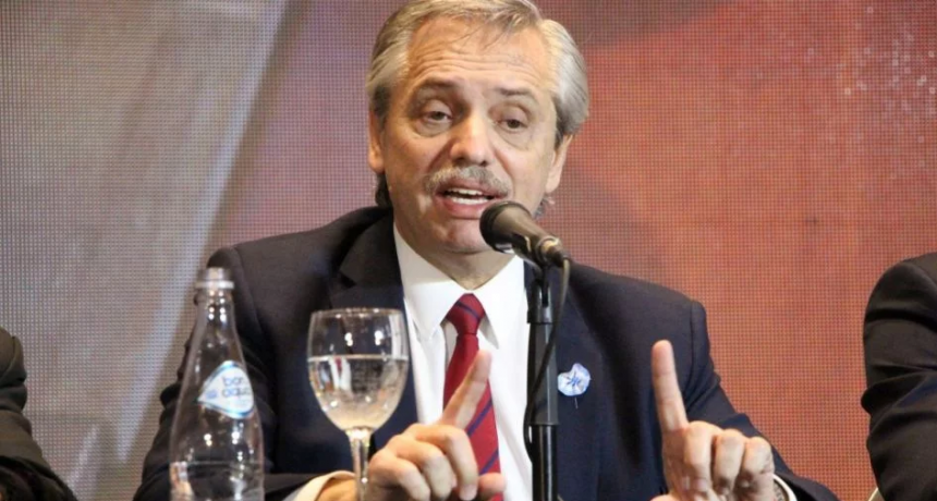  Fernández prepara un plan con más consumo e impuestos para recuperar la economía