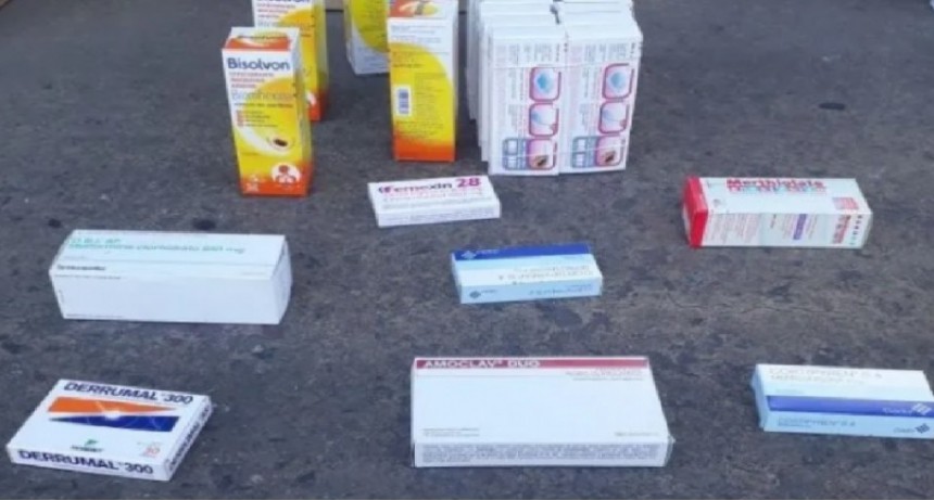 Detienen a 19 personas que comercializaban medicamentos trechos