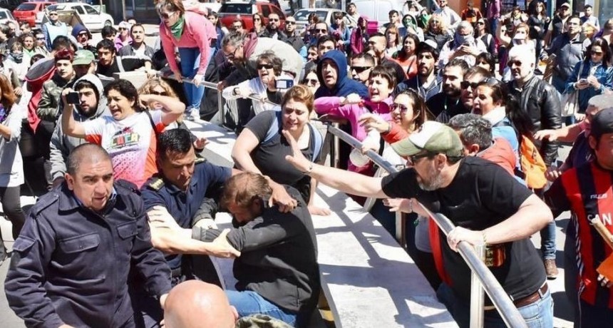 Paro Docente en todo el paìs por incidentes en Chubut