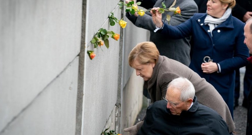 Merkel: Comenzaba la reunificación de Alemania, el 3 de octubre de 1990.