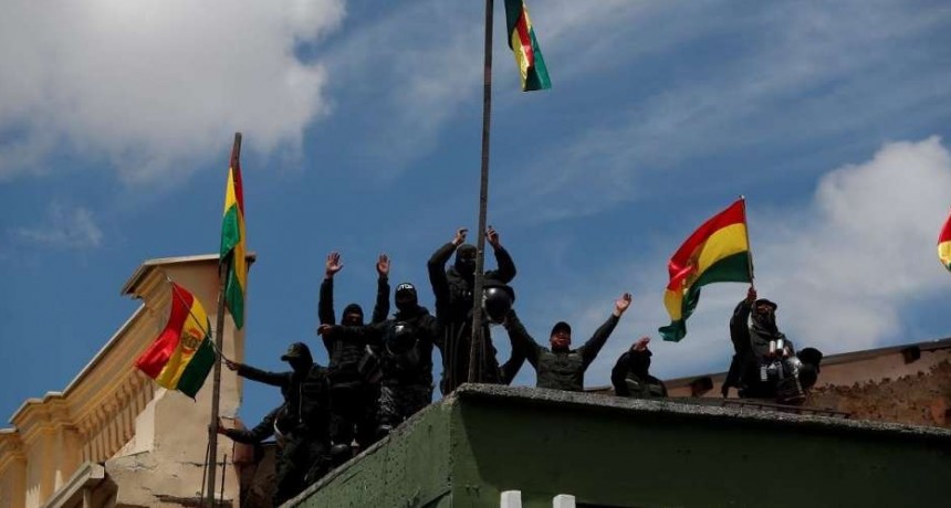 Bolivia: se extienden los motines policiales contra Evo Morales
