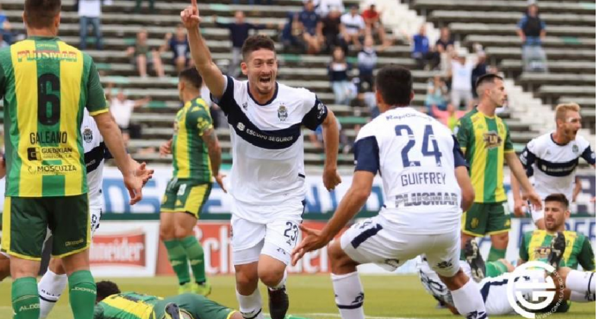 El Gimnasia de Maradona goleó a Aldosivi 