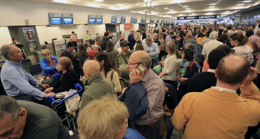 Paro sorpresivo en Ezeiza y Aeroparque 
