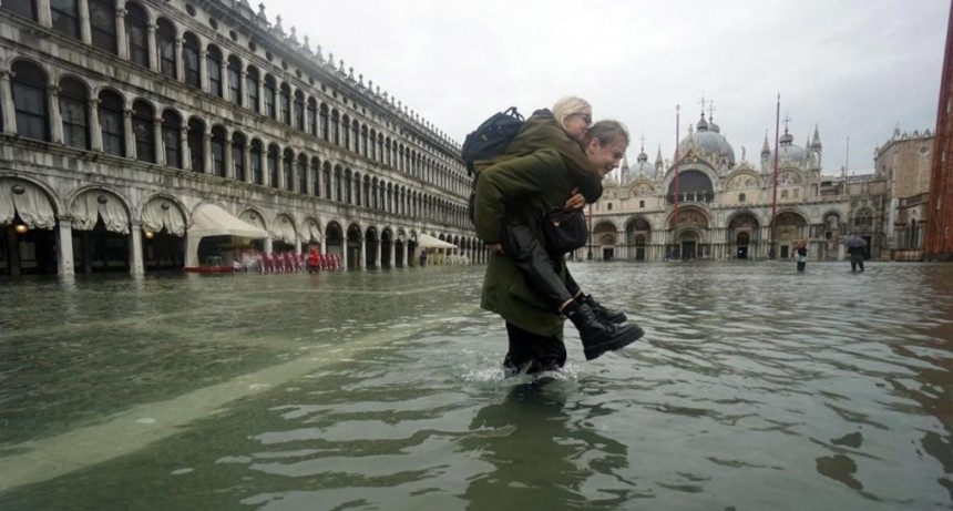 El 'agua alta' inunda la mitad de Venecia