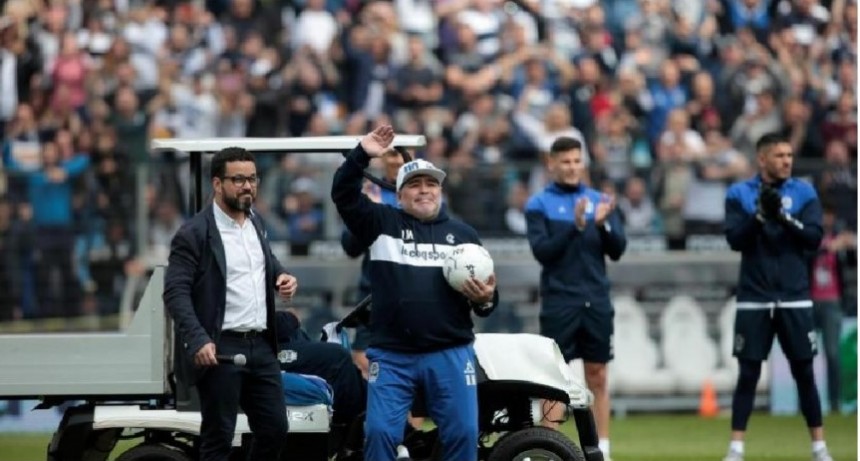 Maradona presentó su renuncia como entrenador de Gimnasia