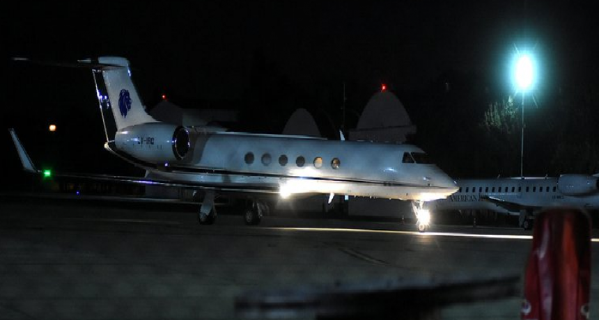 Lionel Messi vuela en su avión hacia la Argentina
