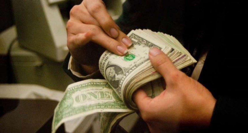 El dólar blue bajó en otra jornada consecutiva