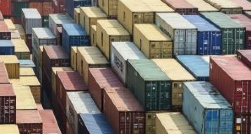 Las  exportaciones cayeron 3,5% y 12,2% interanual