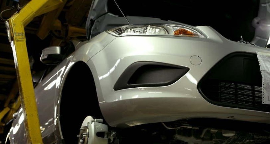 Automotrices suspendieron fabricaciòn por falta de piezas