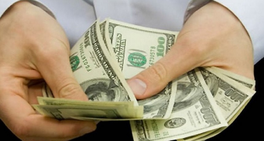 El dólar blue vuelve a superar $160, al dispararse $13