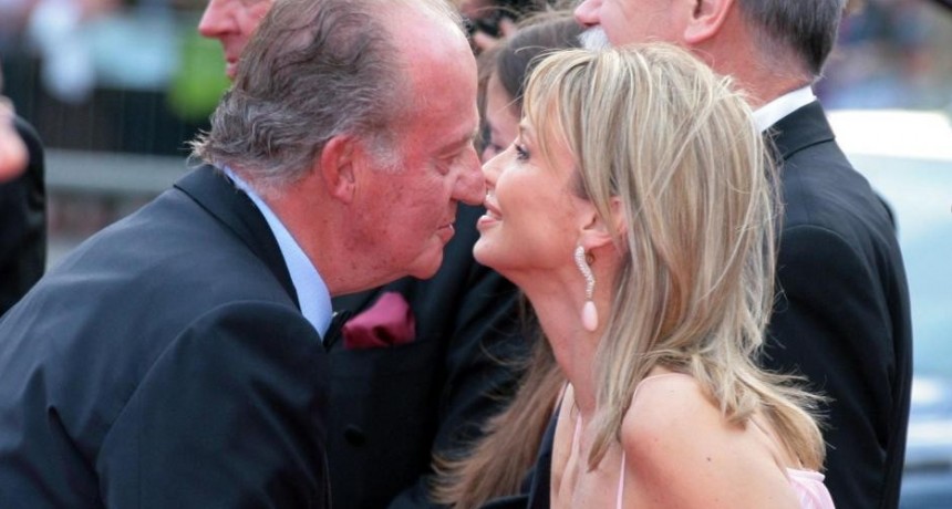 Corinna Larsen sostuvo que al rey Juan Carlos le habrían dado hormonas femeninas para quitarle la fuerza