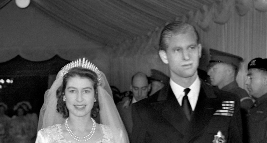 La reina Isabel II y Felipe de Edimburgo celebran 73 años casados